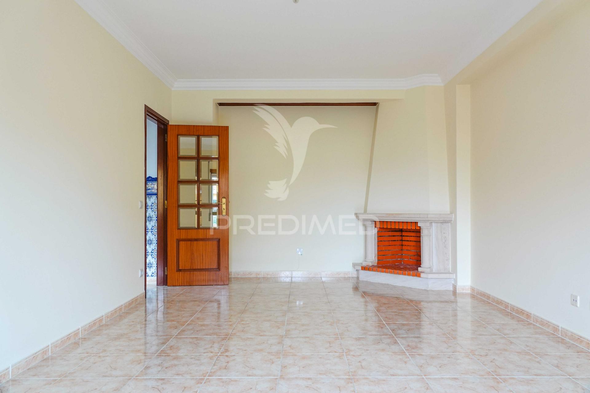 Apartamento t3 em rossio ao sul do tejo – abrantes.