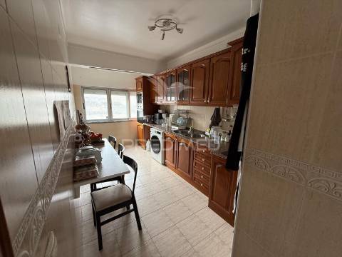 Apartamento t3 laranjeiro almada