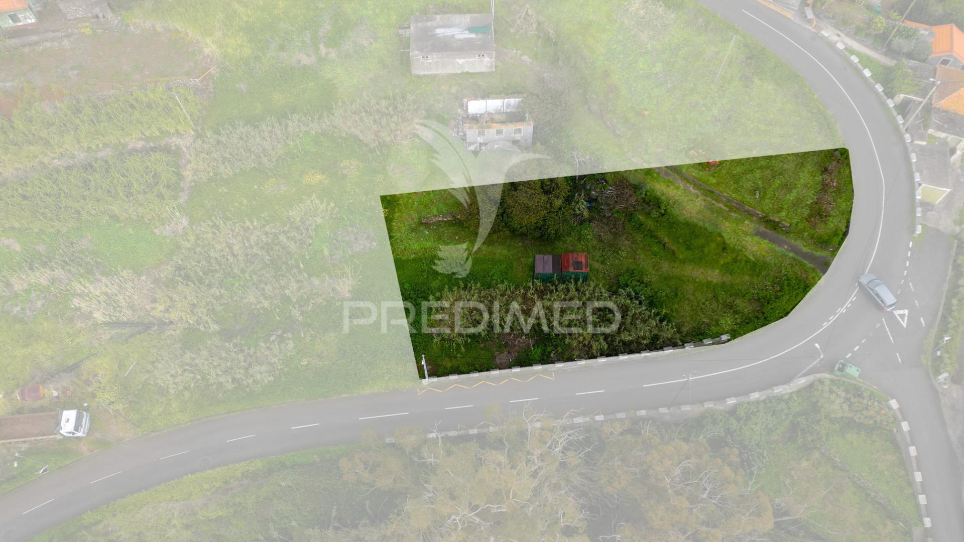 Terreno urbano com 920 m2 para construção no caniço