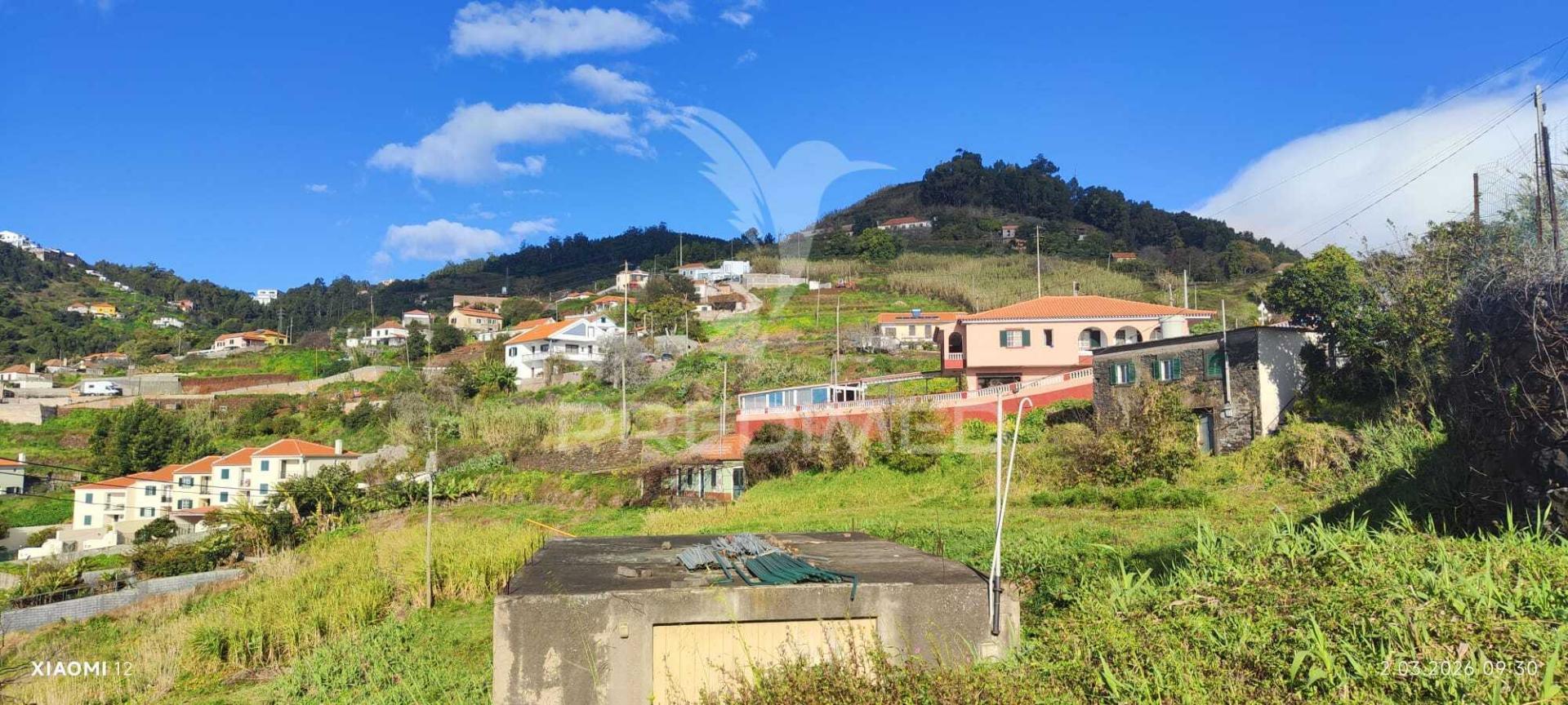 Terreno urbano com 920 m2 para construção no caniço