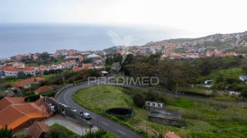 Terreno urbano com 920 m2 para construção no caniço
