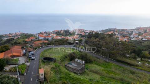 Terreno urbano com 920 m2 para construção no caniço