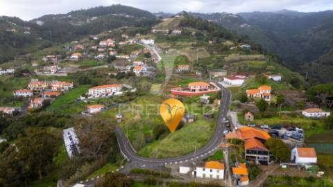 Terreno urbano com 920 m2 para construção no caniço