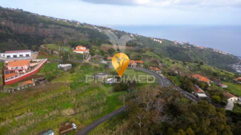 Terreno urbano com 920 m2 para construção no caniço