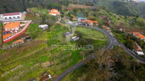 Terreno urbano com 920 m2 para construção no caniço