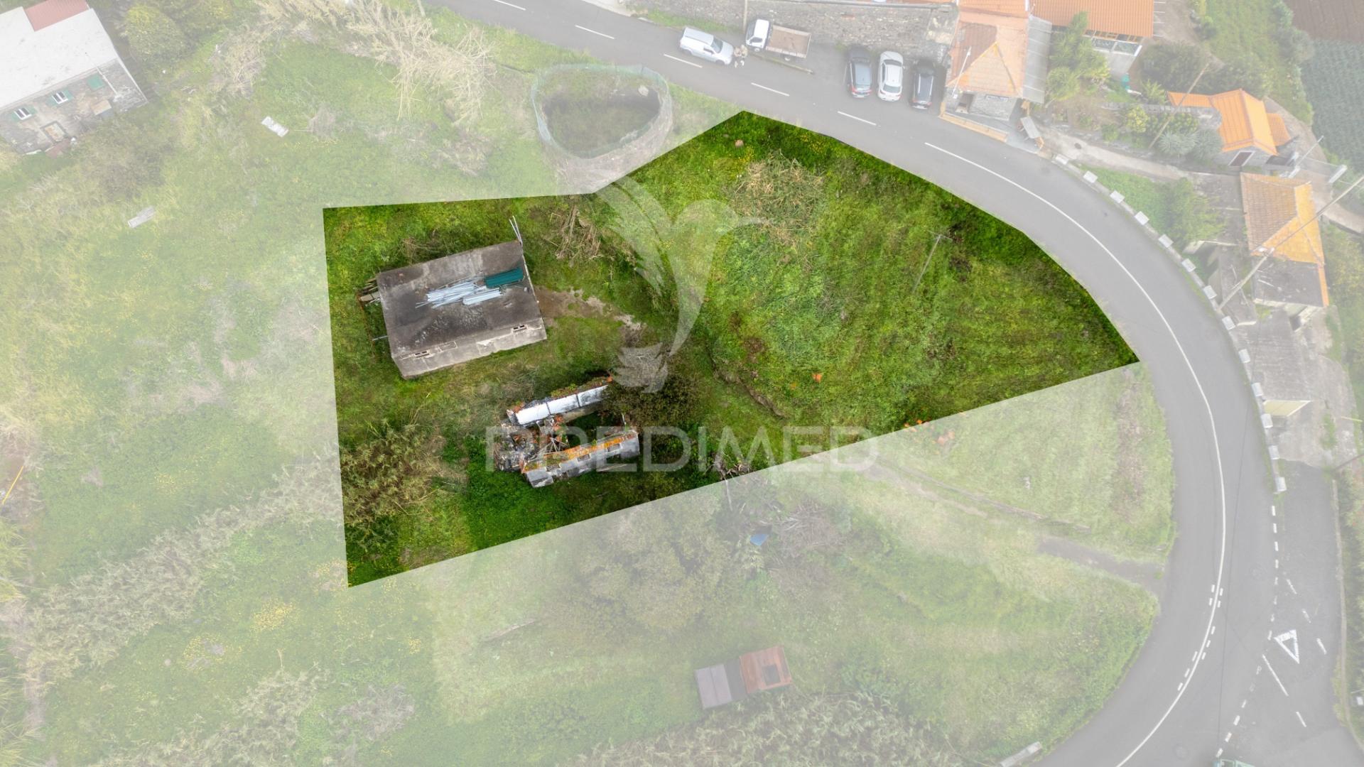 Terreno para construção com 1095 m2 no caniço