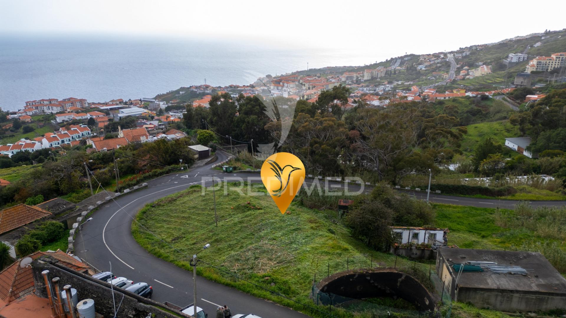 Terreno para construção com 1095 m2 no caniço
