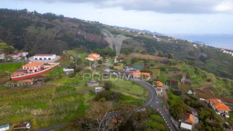 Terreno para construção com 1095 m2 no caniço