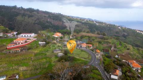 Terreno para construção com 1095 m2 no caniço