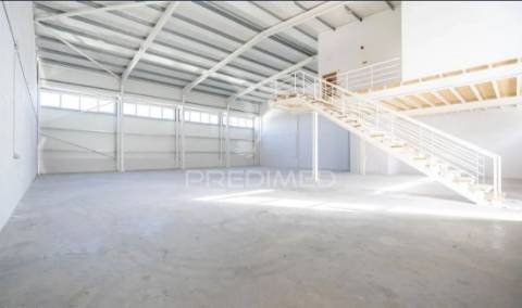 Pavilhão para arrendamento em azurém, guimarães - 470 m2