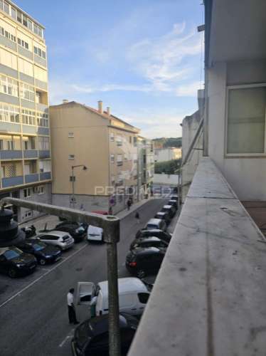Apartamento t2 rua duarte galvao com varanda