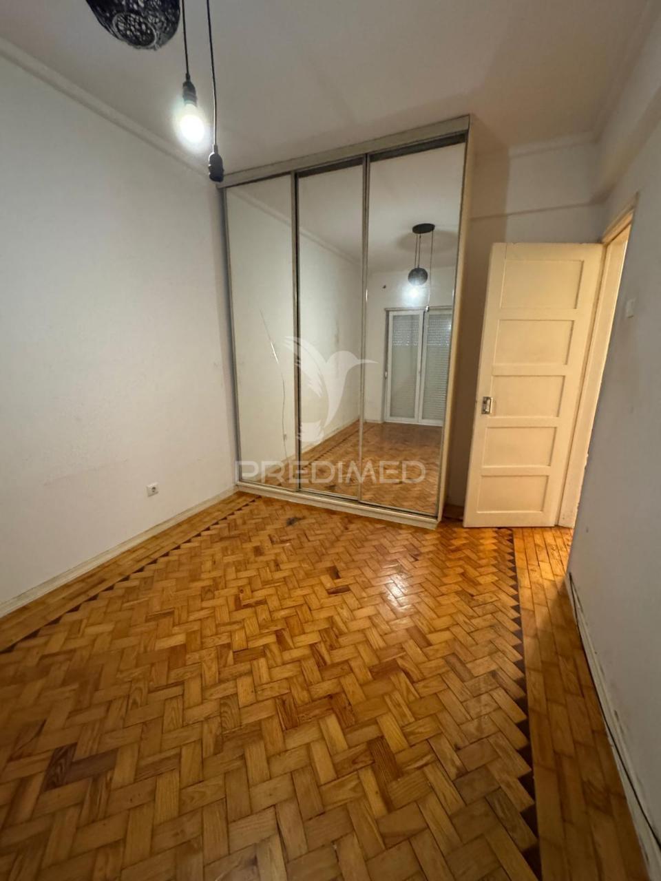 Apartamento t2 rua duarte galvao com varanda