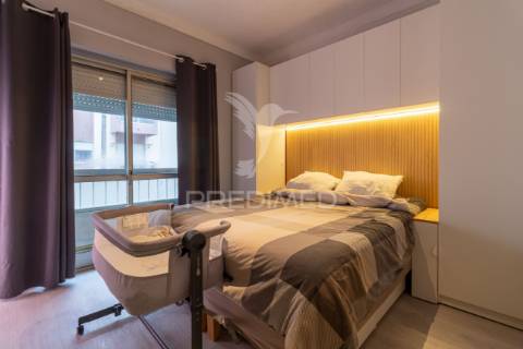 Apartamento t3 no seixal | 1º andar com excelente proximidade a serviços