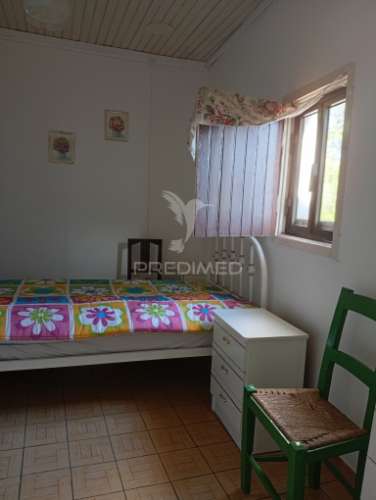 Moradia rc e 1º andar com quintal