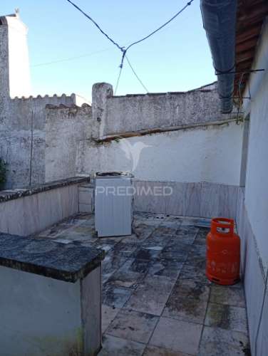 Moradia rc e 1º andar com quintal