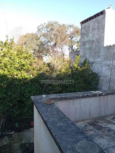 Moradia rc e 1º andar com quintal