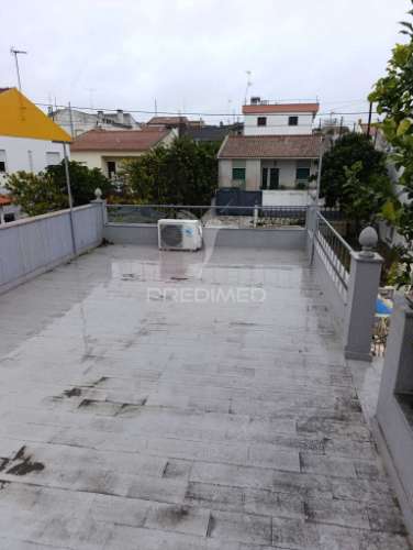 Moradia térrea- inserida num lote de terreno de 645m2-elvas