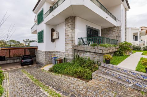 Moradia t7 bi-familar em corroios