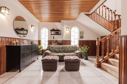 Moradia t7 bi-familar em corroios