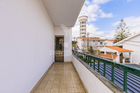 Moradia t7 bi-familar em corroios