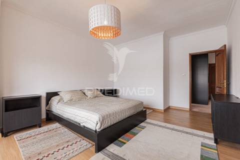 Moradia t7 bi-familar em corroios