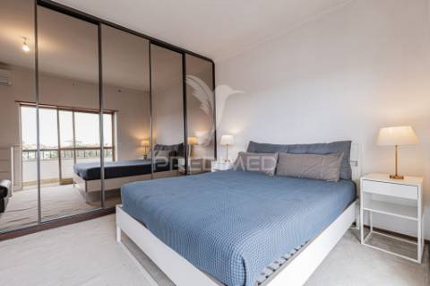 Moradia t7 bi-familar em corroios