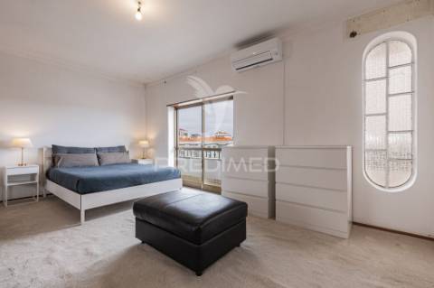 Moradia t7 bi-familar em corroios