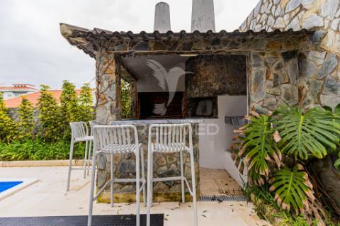 Moradia t7 bi-familar em corroios