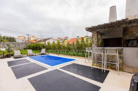 Moradia t7 bi-familar em corroios