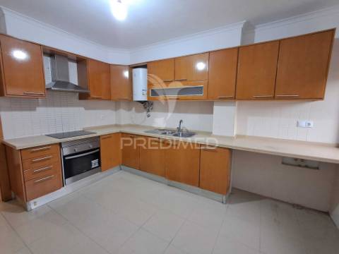 Apartamento t3 em serra das minas, rio de mouro, sintra