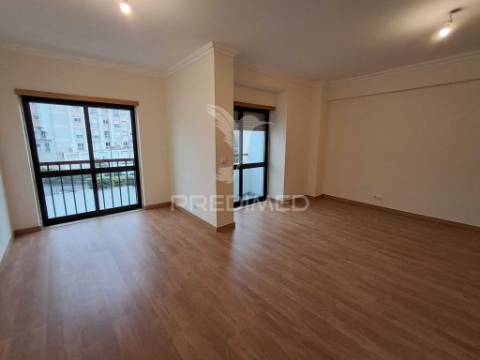 Apartamento t3 em serra das minas, rio de mouro, sintra