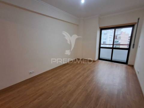 Apartamento t3 em serra das minas, rio de mouro, sintra