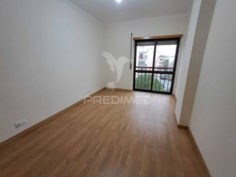 Apartamento t3 em serra das minas, rio de mouro, sintra