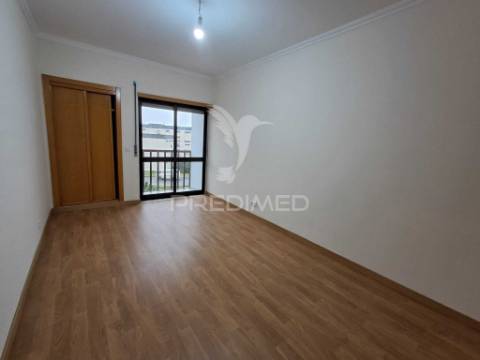 Apartamento t3 em serra das minas, rio de mouro, sintra