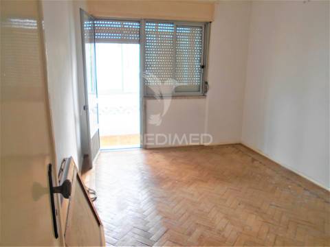 Apartamento t3 com uma área  70 m2, situado no cacém