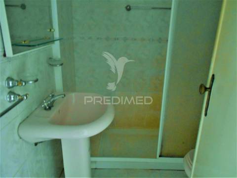 Apartamento t3 com uma área  70 m2, situado no cacém