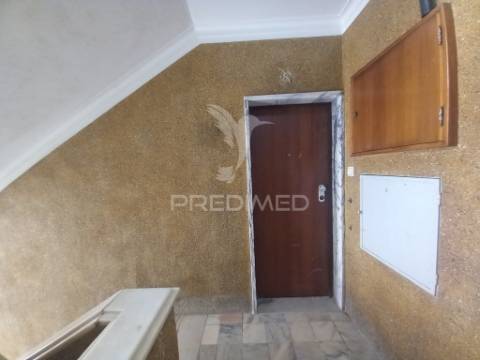 Apartamento t2 em carregado