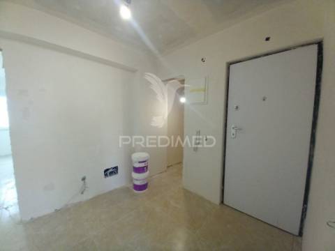 Apartamento t2 | urbanização da barrada | carregado