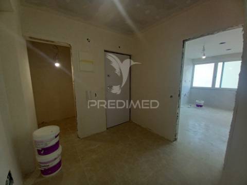 Apartamento t2 | urbanização da barrada | carregado