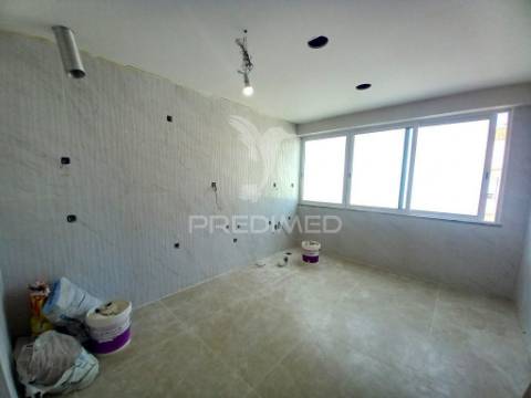 Apartamento t2 | urbanização da barrada | carregado
