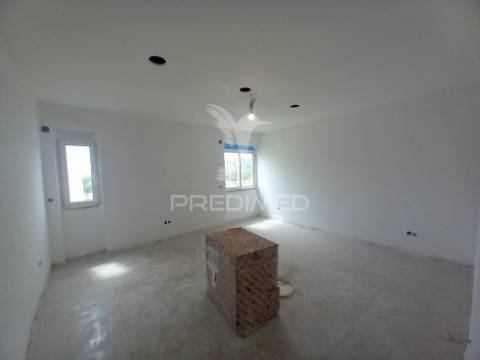 Apartamento t2 | urbanização da barrada | carregado