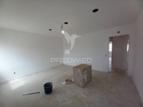 Apartamento t2 | urbanização da barrada | carregado