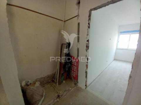 Apartamento t2 | urbanização da barrada | carregado