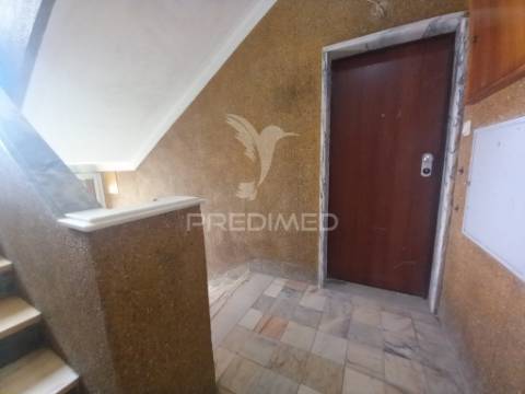 Apartamento t2 | urbanização da barrada | carregado