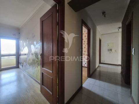 Apartamento t3 no carregado