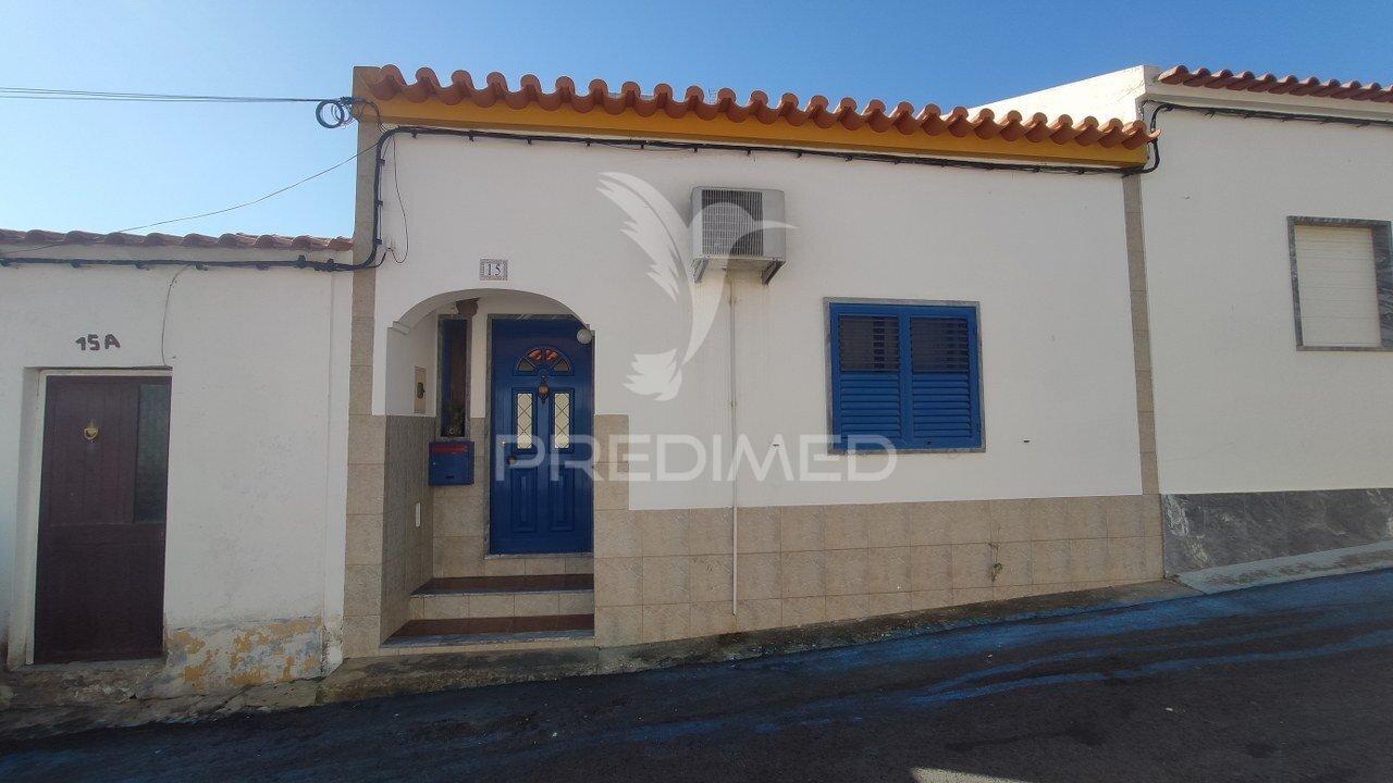 Moradia t2+2 com garagem, logradouro e eficiência energética – alfundão, ferreira do alentejo.