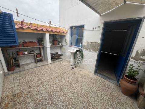 Moradia t2+2 com garagem, logradouro e eficiência energética – alfundão, ferreira do alentejo.