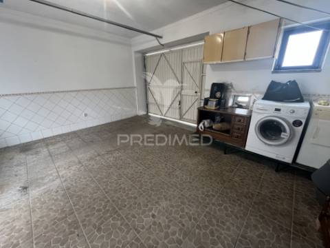 Moradia t2+2 com garagem, logradouro e eficiência energética – alfundão, ferreira do alentejo.