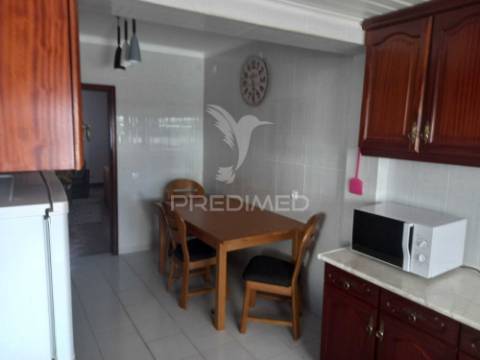 Moradia geminada t4 em salvaterra de magos - reservado