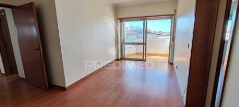 ✨ apartamento t2 com varanda em queluz – excelente oportunidade ✨